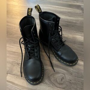 SIZE 8 DR MARTENS 1460 SMOOTH